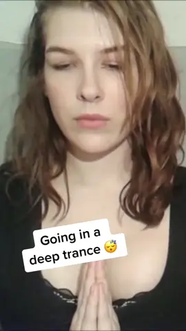 Elizabeth going to a deep trance 😴 #hypnotizedgirl #hypnotized #hypnosis