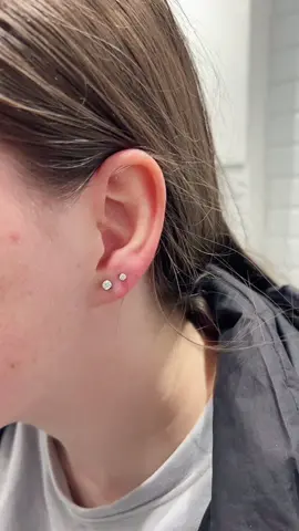 Fresh 2nd lobes with little CZ 3mm crystals for our lovely client! 💗 #isleofwight #piercingtiktok #piercinglovers #internallythreaded #piercingshop #piercertiktok #lobepiercing