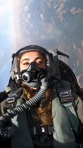 what it’s really like flying a fighter jet ⚡️ link in bio #topgun #fighterjet #fighterpilot