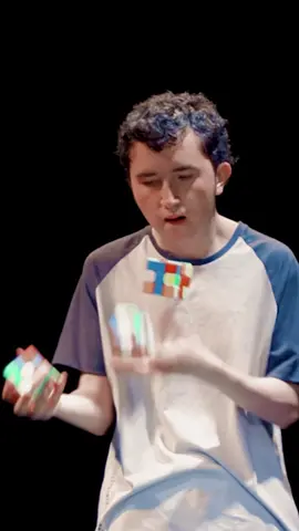 Fastest time to solve three rotating puzzle cubes whilst juggling - 4 minutes, 31.01 seconds by Angel Alvarado 🇨🇴 #guinnessworldrecords #juggling #rubikscube