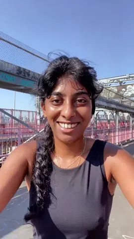 The pedestrians are paid actors ✨ #nyc #williamsburgbridge #brooklyn #nyclife #nycrunning #run #browngirl #browntiktok #tamil #desi #southindian #indian #fypシ #viral