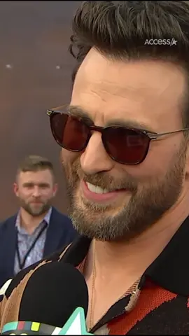 We know #ChrisEvans is a 🍑 man, but is he a 👨‍🦰 man?