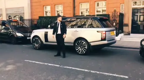 El VIP se baja del vehículo cuando la seguridad es de 360° 🔱 No antes ⚠️ #proteccion #bodyguard #fypシ #foryourpage #parati #viral #closeprotection #london #escolta #seguridad