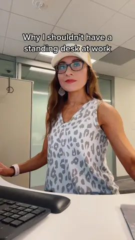 When a sick beat comes on at work and you’re alone in the office. 🤘🏼#funny #worklife #relatable #danceparty #itstricky #offtheclock #FrunktheBeat #momover40 #foryou #standingdesk #dropitlikeitshottt