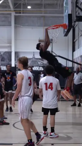 CAN SOMEONE PLEASE EXPLAIN HOW THIS IS A TECH??? #technicalfoul #basketball #questionable #AAU #foryou #bball #ballislife #crossover