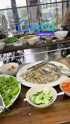 Welcome to the #CanvaLife! Did we mention we get free food in the office? ✨🤤