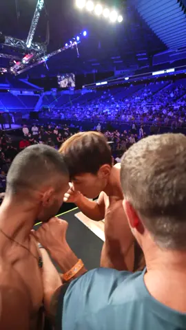What we mean when we say head-to-head 😳 #UFC #seungwoo #joshculibao #ufc275
