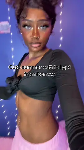 Love these different styles😍  Use my code RMBRAND465 for 15% off when you shop at @ROMWE #romwe & find the style that suits you!!❤️❤️ #y2k #egirl #punkrock