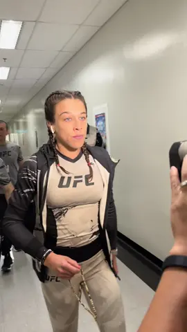 She’s baaaaaaackkkk 🗣 #UFC #joannajedrzejczyk #ufc275