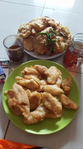 Kieu w urg sunda mah resep ngopi jg ngabako😁#pyfffffffffffffffffffffffffffffffff #fypdonk #fypシ゚viral #fyf😂😊😂forypupage #ngopi #balabala #pisanggoreng #gorengan