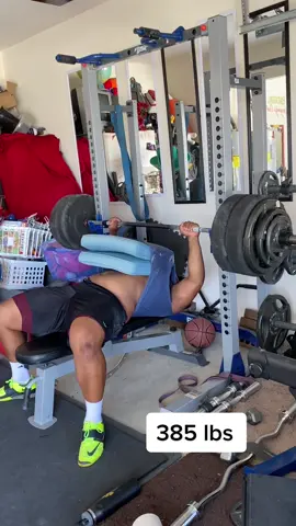 Had to do pad bench and this was the best I could come up with. Sketch af #BOUTDAT #shotput #thrower #70Feet #fyp #foryou #throwertok #trackandfield #athlete #lifttok