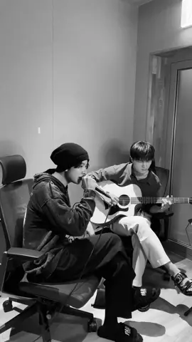 #ENHYPEN #HEESEUNG #JAY #OffMyFace_vocal_guitar_cover