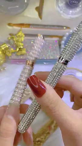 Why do you take so long to stick your eyelashes every time?#falseeyelashes #eyelashesglue #eyelashtutorial #neverseen #dminklashes #viral #lovegirl #makeup