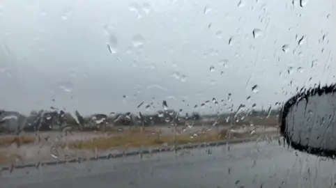 کەس نیە لێم بپرسئ بۆ بێزارم😕