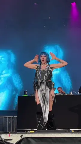 my gov ball fit was very very 🐱🐱🐱styled by my queen @M̆̈ă̈n̆̈ğ̈ŏ̈