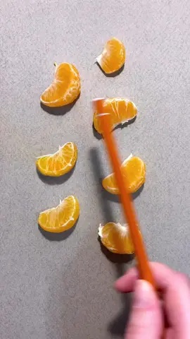 Spot the drawing ✍️ level easy 🍊