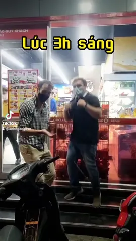 Khi mẹ bạn nói “M ra đường mà ở” @willinvietnam #vtmgr @Anh Nga Ngố 😳🇷🇺🇻🇳