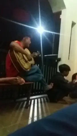nongkrong sama temen #fyp #prankstory #nongkrong #maengitar