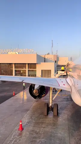VOLARISIMAMENTE!!! ❤️✈️(ya los tenia abandonados sin subir videos de aviacion, pero ya estamos de regreso) #flight #fly #cabincrew #cabincrewlife #sobrecargo #sobrecargodeaviacion #vuela #aviacion #aviation