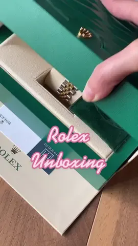 My first Rolex🫶🏼 #keşfetb #beniö #rolexwatch #ladydatejust #datejust #datejust31 #rolexchallenge #luxurywatches #luxurywatch #luxurywatchesoftiktok #paketaçılımı #kargoaçılımı #unboxingvideo #luxurytravel