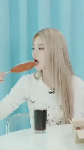 𓈀 𖥔 ࣪ ִֶָ  𝘯𝗮𝗴𝐲un𝐠 𝕗𝚊𝗻𝘤𝘢m 🦑 !  › #nagyung #fromis_9 #corndog #eating #fancam #blowthisup #cafesounds #yuvlibii ‹ ☁️