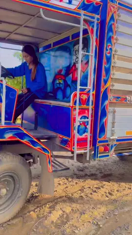 พี่ขับรถออกให้น้องขับรถเข้า สองพี่น้อง ขับให้เป็นทำให้ได้หมด ไม่ว่าจะหญิงหรือชาย😀😆 #สนับสนุน #ลูกสาว #ลูกชาย