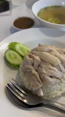 อิ่มมม #เบสเบบี๋ #ตามรอยแม่ยัยบี๋ #tiktokพากิน #นักชิมอาหาร #ข้าวมันไก่ #หิว #กินดึก