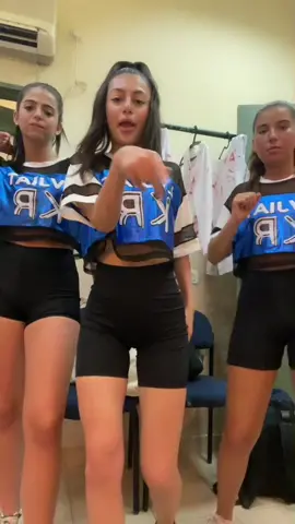 גם אנחנו כאילו אנחנו לא עולות עוד שנייה לבמה💀🥳🥲😎 #דאנסריות #איןעלהסטודיושלנוווווו #fyp #fakebody