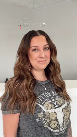 Extension Transformation ! Jtied & Tape in Extensions #marrisaannbeauty #extensiontransformation #illinoishairstylist #jtiedwefts #tapeinextensions #hairextensions #hairextensionspecialist #extensiontransformations #hairextensiontransformation #handtiedextensions #hairtransformation #dimensionalbrunette #dimensionalbalayage