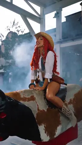 Na szczęście z byka nie spadłam 🤠🐂😎❤️❤️‍🔥 mam silne uda 🔥😎 #nowyklip #Żywioły #backstage #cowgirls #slavicgirl