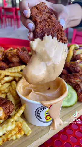 It’s okay if you don’t “need” it have it anyway 👀 @officialhalalpalate #hotchicken #daveshotchicken #friedchicken #Foodie #halal #comfortfood #tik_tok