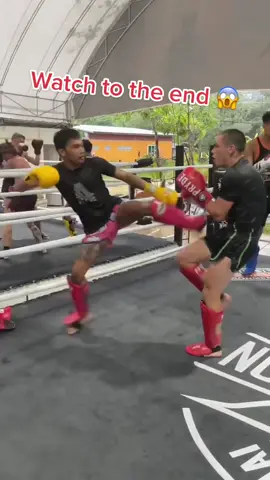 Guy on the right wasn’t ready for that #kick 😅 #mma #mmatraining #sportstiktok (via raksombat_jet/IG)