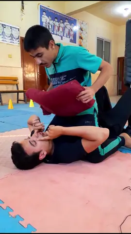 خنقك بالمخده يختاااي😂