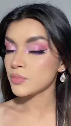 ✨Working on creating more makeul looks💖 for now some recap from last week ☺️ tutorials : @michellekdoria @michellekdoria #makeup #maquillaje #maquillajetutorial #makeuptutorial #pinkmakeup #glam #cutemakeuplook #blackmakeup #blackmakeuplook #rhinestones #rhinestonemakeup #maquillajetutorial #CheetosReaperReactions