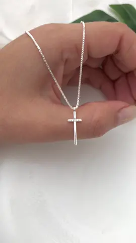 Colar cruz 45cm + extensor para ajuste. Disponivel no banho prata e ouro. Hipoalergênicos. ✨ #prata #colar #colares #acessoriosfemininos #semijoas #loja #colarcruz