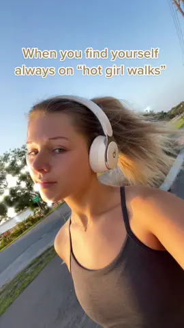 Sad music + hot girl walk>>