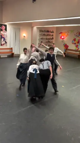 Danse traditionnelle québécoise : la plongeuse ⚜️ #dance #danse #folkdance #traditionaldance #tradition #culture #quebec #qc #dansefolklorique #longueuil #ileauxcoudres #charlevoix #fyp #foryou #foryoupage