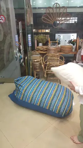 Nếu bạn mệt mỏi cần một điểm tựa thì luôn có chiếc ghế lười hạt xốp thổ cẩm Traby nâng đỡ bạn. #decoration #gheluoi #gheluoihatxop #trabydecor #thocamtraby