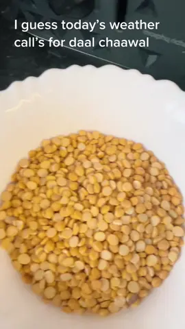 Rainy day daal chawal #rainy #daalchawal #pakistani #pakistanfood #hijabitiktok #londonweather #Foodie #tiktokfoodies