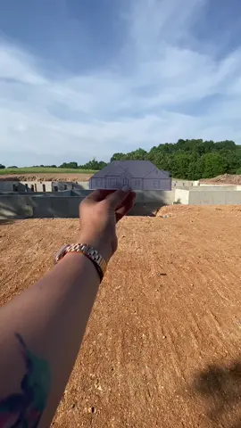 I’m thinking about sharing more of our home building process on here! Follow if you want to see more! 👏🏻🤍 #homeconstruction #newhomeconstruction #houseonthehill #homedesign