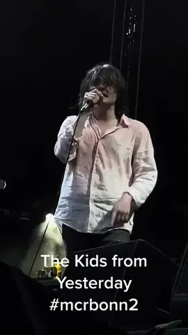 Enjoy this beautiful video I took at yesterdays concert in Bonn (night2) #mychemicalromance #mcr #mychem #gerardway #raytoro #mikeyway #frankiero #dangerdays #mcrbonn #mcrbonn2 #thekidsfromyesterday