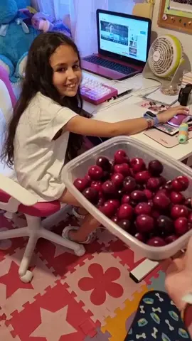 la niña de las picotas,para otros países culo es trasero en España 👍