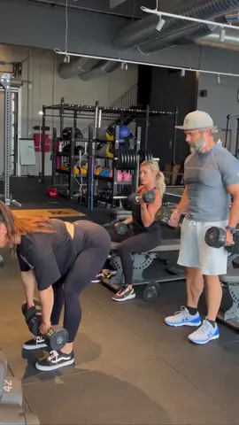 Gym rule “numero uno”‼️ 👀 Don’t look, don’t look, don’t look 👀 Thanks @aylanielsenn for helping us with this reel 😊🙏🏻 #gymrat #fun #couple #goals #fitness #comedy #goodvibes #fit #gym