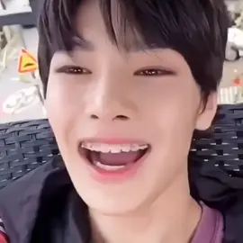 jeongin chiquito 💔 #xyzbca #jeonginteamo #hyunjin #stay #jeongin #skz #straykids #fypシ #Love #kpop #fyp #corea #a