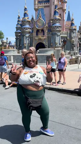 Can’t you just tell how much I love roller coasters? 😅 #firsttimerider #disneyworld #whenyouwishuponastar #itwasatthismoment @Sierra W. @Alayna Townsend @Ashleyc.white😘