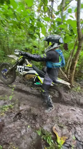 Jalur becek 💨🤙#adventure #trailnusantara #trailsulawesi #KeepKalem #trail #husqvarna #klx140 #klx150 #boreup #soppeng #trailviral