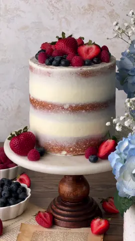 Chantilly cake! ✨🍓🫐 #chantillycake #chantillycream #cakesoftiktok #cakedecorating