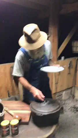 A little Monday evening cooking. #cookingwithcajun #cajunborn #cajuninthemountains #castironcooking #outdoorcooking @kfishfred @lodgecastiron @Coors Light ™
