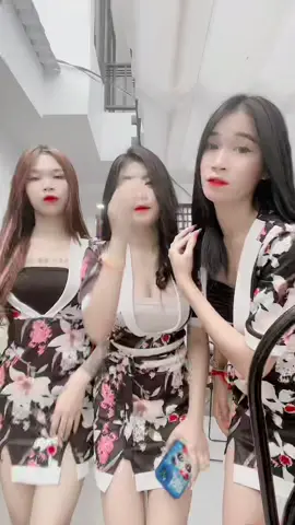 អោយតែនៅជិតគ្នាដឹងតែចឹងម៉ង ❤️🤣@molyhouy99999 @raanich110820 ❤️🥰