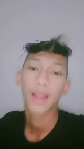 potongan yang tidak pantas untuk ditiru😂#KeepKalem #viralvideo #brandatiktok #fyp #fypシ゚viral #mullet #mohawk #potonganrambutcowok #potongankeren #tetaphoki #viralditiktok #selebtiktok #selebcikarang #fypdongggggggg